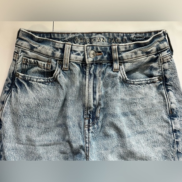 American Eagle Mom Straight Jean Distressed Light Blue Jeans Women’s Size 4 - Picture 3 of 15